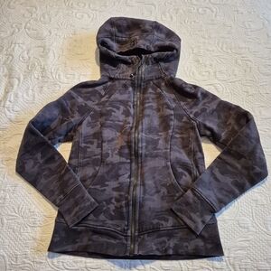 Lululemon Scuba size 8 Full Zip Hoodie in a black and gray Incognito Camo GUC